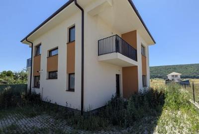 Casa Individuala cu 4 canere si Teren Generos de 500 mp in Gilau!
