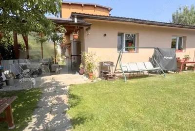 Cladire multifunctionala, pensiune plus casa, parcari private - 3