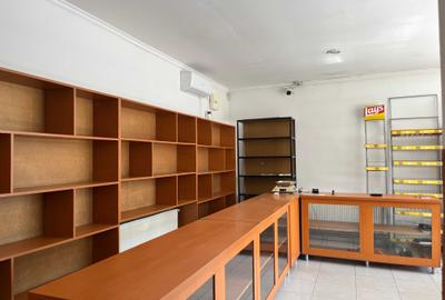 Spațiu comercial, de 80 mp, în Central - 6