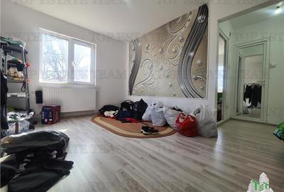 Apartament 2 camere cu centrala proprie zona Parc Livezilor