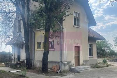 Casă cu 6 camere cu Teren 1267 Mp în Nord - 2