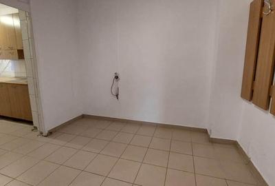 Basarabia- Garsoniera decomandata 39 mp bloc 1984 - 7