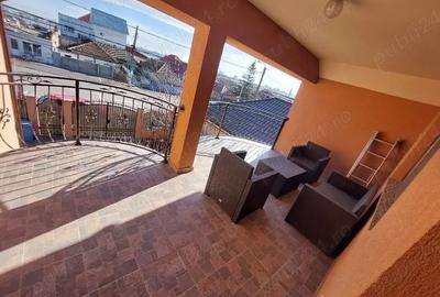 Casă cu 6 camere cu Teren 300 Mp în Central