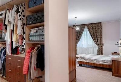 Conac de Lux cu Piscină și Grădină Impresionantă, î - 8