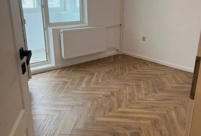 Apartament cu 3 camere decomandat în Drumul Sării