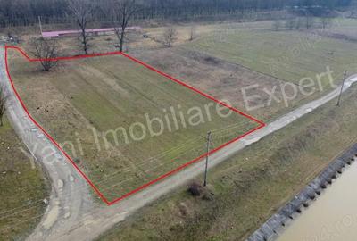 Teren de 5100 mp, în Central - 4