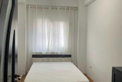 Apartament cu 3 camere decomandat în Roșu