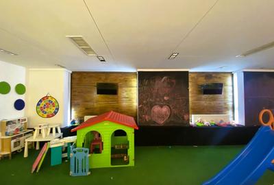 Spatiu de joaca interior + zona de socializare pentru parinti si bunici Spatiu de joaca interior + zona de socializare pentru parinti si bunici - 8