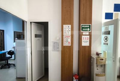 Spatiu comercial cu destinatie medicala, 205 mp, vitrina, Calea Bucuresti - 2