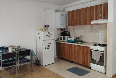 Apartament cu 3 camere decomandat în Florești