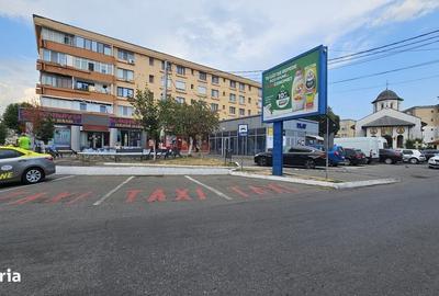 Spațiu comercial, de 440 mp, în 9 Mai - 4