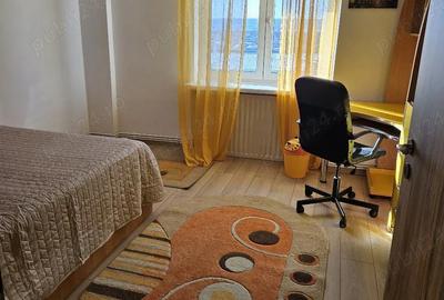 Apartament cu 3 camere decomandat în Craiovița Nouă - 3