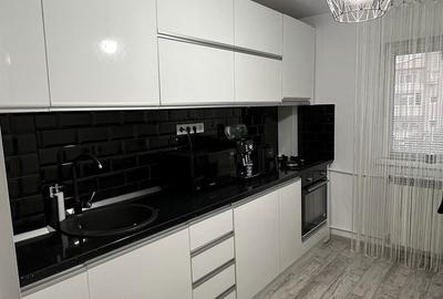 Apartament cu 3 camere decomandat în Gura Văii - 3