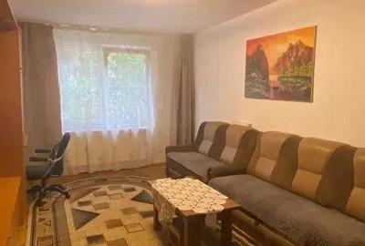 Apartament cu 3 camere semidecomandat în Tudor
