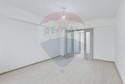 Apartament cu 4 camere decomandat în Centrul Civic