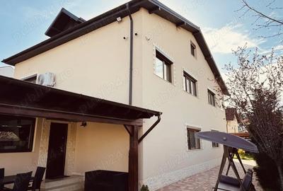 Casă cu 6 camere cu Teren 650 Mp în Central
