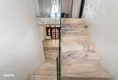 Casă cu 4 camere cu Garaj în Valea Ursului