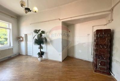 Casă individuală cu 3 camere cu Canalizare în Central - 8