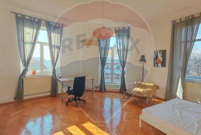 Apartament cu 4 camere decomandat în Universitate - 10