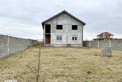 Casă cu 6 camere cu Canalizare în Central - 1