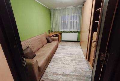 Apartament cu 3 camere decomandat, mobilat în Tractorul - 6