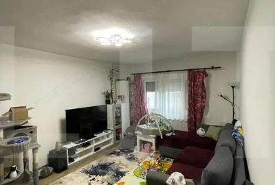 Apartament cu 3 camere decomandat în Lipovei