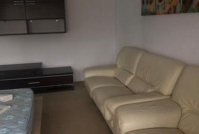 Apartament cu 4 camere semidecomandat în Aviației