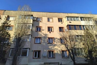 Apartament cu 3 camere semidecomandat în Central-Piață - 1