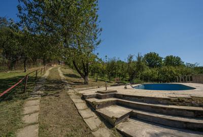 Casă cu 7 camere cu Canalizare în Central - 3