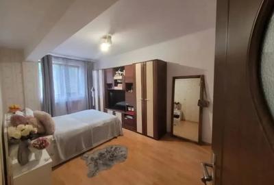 Apartament cu 2 camere, 48 mp, etaj intermediar, zona Petrom - 2