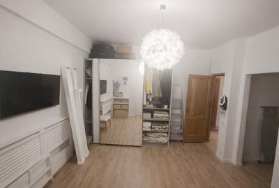 Apartament cu 3 camere semidecomandat în Colentina - 1