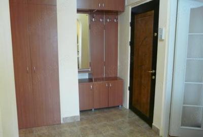 Apartament cu 3 camere decomandat în Rogerius
