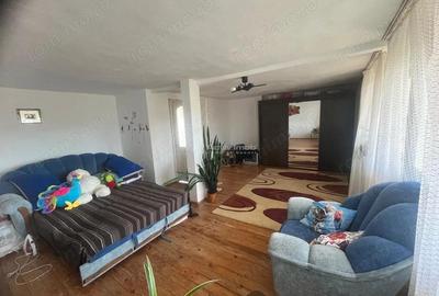 Casă cu 7 camere cu Teren 280 Mp în Periferie