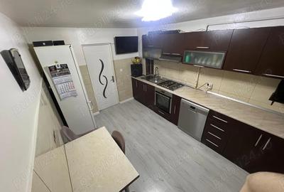 Ap decomandat 3 camere , cu 2 balcoane, cu vedere dubla - 3