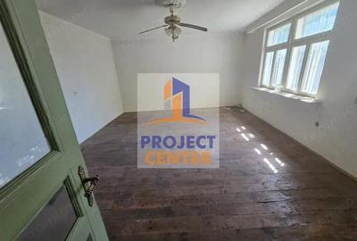 Casă cu 4 camere cu Teren 1416 Mp în Leordeni - 2