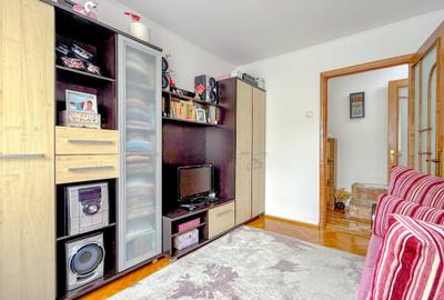 Apartament cu 3 camere decomandat, mobilat în Tractorul - 12