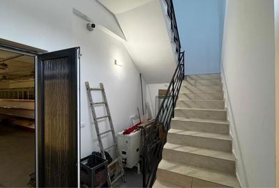 Spațiu comercial, de 350 mp, în Central - 4