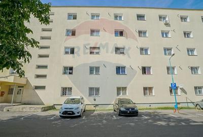 Apartament cu 1 camere semidecomandat, mobilat în Tractorul - 8