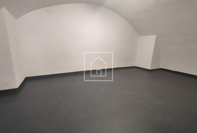 Spatiu comercial renovat, vitrine stradale, ultracentral Sibiu - 7