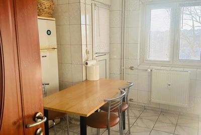 Apartament cu 3 camere decomandat, mobilat în 13 Septembrie - 4