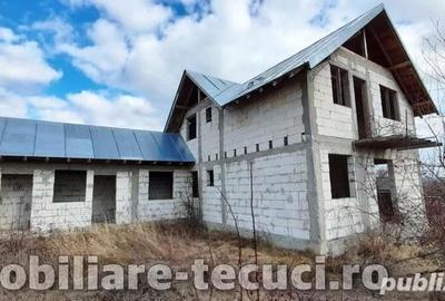 Casa la rosu cu 1000 mp teren in com Munteni, parter ?i mansarda