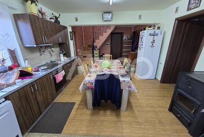 Casa de vanzare cu 6 camere 2 parcari curte libera 200 mp in Selimbar - 17