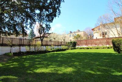 Casă individuală cu 14 camere cu Canalizare în Casin - 1