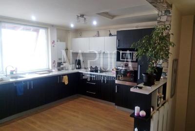Apartament 3 camere de vanzare in Floresti