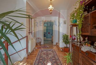 Casă cu 5 camere cu Garaj în Dârste - 12
