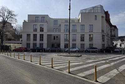 Apartament cu 3 camere decomandat, mobilat în P-ța Universității - 13