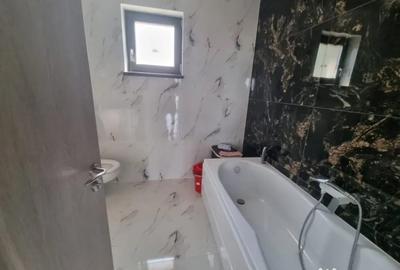 Casă cu 3 camere cu Canalizare în Central - 2