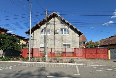 Casă individuală cu 8 camere cu Canalizare în Maier - 1