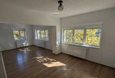 Casă cu 6 camere cu Teren 250 Mp în Tineretului - 1