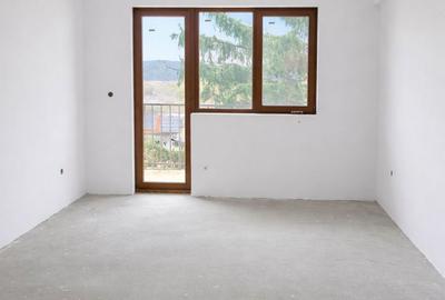 Apartament cu 3 camere decomandat în Central - 1